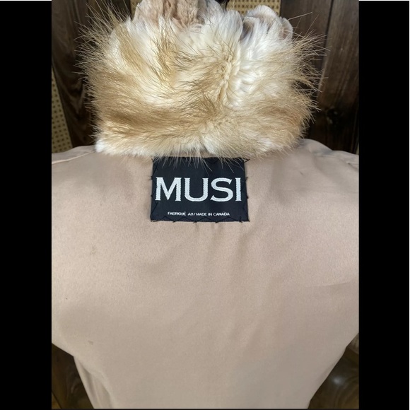 MUSI LONG HAIRED & SHEARED BEAVER TRIM FUR VEST - Picture 11 of 11